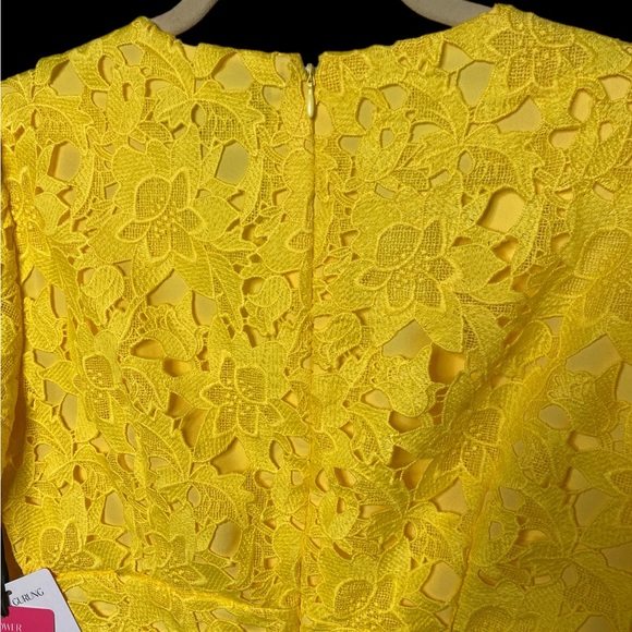 Yellow Dress w/pockets size 12. Short 36” from shoulder. - Picture 6 of 10